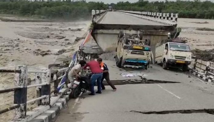 Several vehicles were damaged in the bridge collapse in Dehradun today.