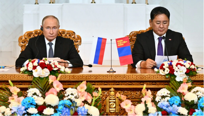 Russian President Putin receives a red-carpet welcome in Mongolia, amidst international controversy over an ICC arrest warrant.