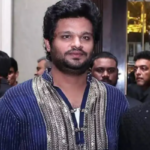 ED officers enter film producer Akash Baskaran’s Chennai residence during a raid linked to the ₹1000 crore TASMAC liquor scam investigation.